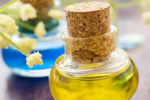 Масло для лица от морщин — натуральный способ вернуть молодость. Какие эфирные и растительные масла помогут разгладить мощины и как правильно их использовать.