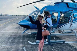Бритни Спирс прилетела на частный остров и показала фото