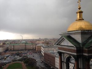 Дело в отношении женщины возбудили в Петербурге из-за полуобнаженных фото на фоне храма