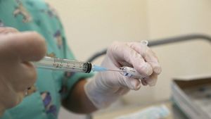 Гинцбург: Вакцинация может улучшить состояние пациента при постковидном синдроме