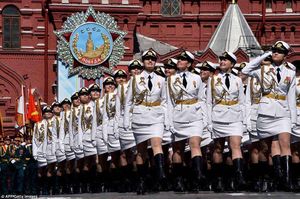 Как выглядит «армия в мини-юбках», покорившая иностранцев на Параде Победы