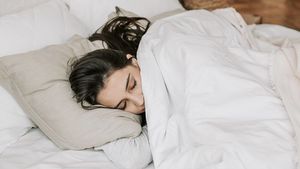 Клещи в постели: врач рассказал, как часто надо менять подушки