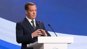 Медведев заявил о пятой фазе пандемии коронавируса в России