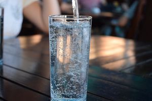 Немецкие ученые рассказали, как стакан воды натощак влияет на здоровье человека