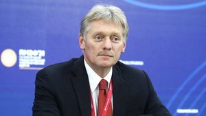 Песков заявил, что не нужно верить слухам о продлении нерабочих дней в России