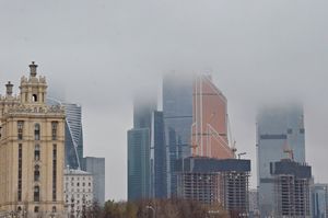 Туман над столицей сняли на видео из башни «Москвы-Сити»
