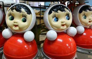 Неваляшка: откуда Советском Союзе появилась игрушка, которой забавлялись миллионы детей