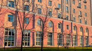 Ремонт дома в стиле неоклассицизма завершается на востоке Москвы
