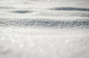 Хрустящий снег: почему он скрипит под нашими ногами
