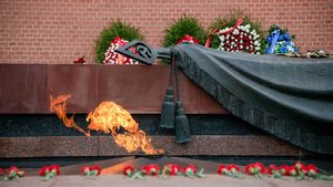Делегация правительства Москвы возложила цветы к Могиле Неизвестного Солдата