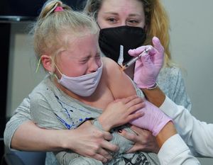 На фотографиях: дети в США получают прививку от COVID