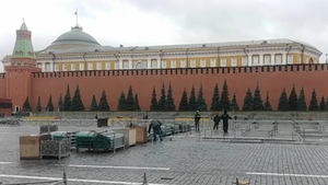 Рабочие приступили к монтажу ГУМ-катка на Красной площади