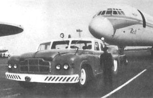 Советская «легковушка» весом 28 тонн и мотором от танка, на которой играючи таскали авиалайнеры
