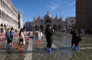 Фото дня: затопленная площадь Святого Марка в Венеции