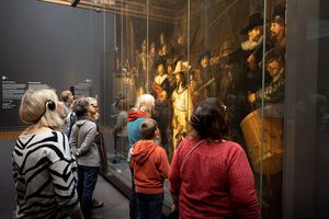 Увидеть "Ночной дозор" Рембрандта во всей полноте или дорисовать утерянное
