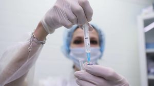 Третья фаза исследования вакцины от COVID-19 для подростков началась в Москве