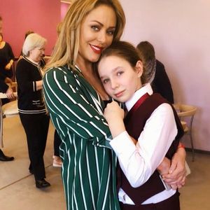 «До слез, мамин голос…»: единственная дочь Юлии Началовой исполнила мамину песню на шоу «Дуэты»