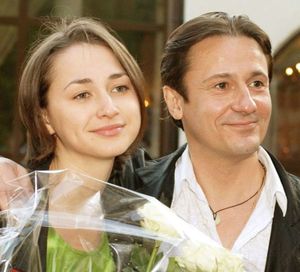 Стала выглядеть ровесницей мужа: что случилось с молодой супругой Олега Меньшикова