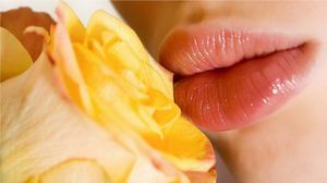 Сухие губы: простые способы вылечить их в домашних условиях