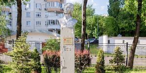 Памятник военному летчику Виктору Талалихину отремонтируют в столице