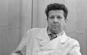 Умер Евгений Чазов. Он был министром здравоохранения СССР и лечил нескольких генсеков
