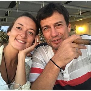 Оплывшее лицо, тяжёлый взгляд: в Сети обсудили фото Андрея Чернышова с женой