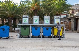 Зачем в Нидерландах ставят подземные мусорные баки