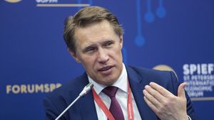 Мурашко оценил эффект от введения системы QR-кодов в России