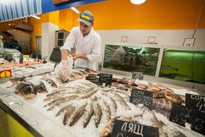 Живая рыба в супермаркете: покупать или нет