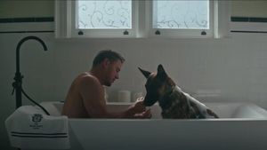 Ченнинг Татум пытается подружиться с собакой в трейлере фильма «Дог»