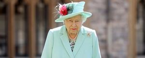 Королева Великобритании Елизавета II напугала британцев своими посиневшими руками