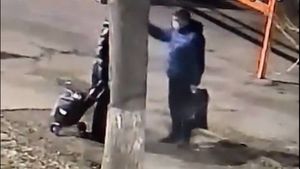 Мужчина избил пенсионерку за отказ подвинуть тележку в продуктовом магазине в Щелкове