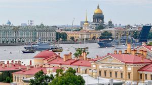 Полиция Петербурга начала проверку из-за фото блогеров на фоне Спаса на Крови