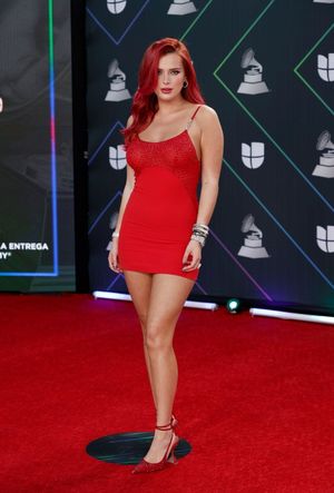 Фотосессия Bella Thorne (22nd Annual Latin Grammy Awards in Las Vegas, 18 ноября 2021)