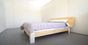 Двуспальная кровать из фанеры и металла — бюджетный вариант для дома
