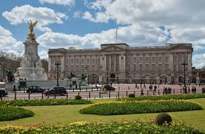 История Букингемского дворца ­– когда и как строили дом королевы Англии