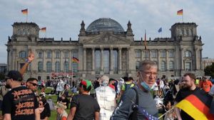 «Люди просто ноют»: немецкий политолог рассказал о вопиющих мерах из-за COVID-19 в Германии