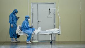 Мутацию коронавируса «омикрон» не выявили в России