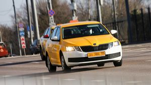 Столичного таксиста оштрафовали за поездку с малышом за рулем