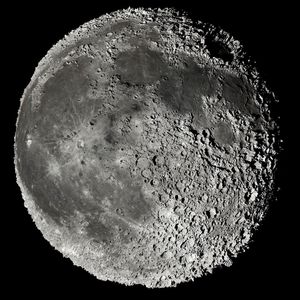Полная луна. Фотограф собирает вместе 200000 снимков Луны, чтобы с невероятной детализацией раскрыть каждый кратер и трещину на ее поверхности