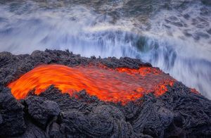Токсичный газ и потоп: что бывает, когда лава сталкивается с водой, льдом или металлом