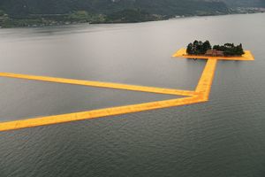 На итальянском озере Изео построили плавучую тропу
