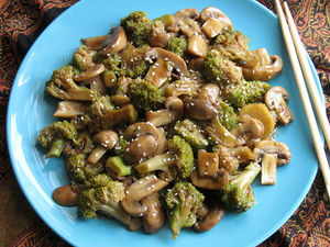 Брокколи с грибами по-китайски