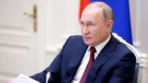 Путин призвал Украину наладить отношения с Россией