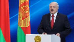 Лукашенко заявил о просьбе украинских военных к России спасти Крым в 2014 году