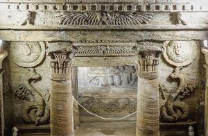 Необычные находки: итальянец чинил трубы дома и нашел древнюю гробницу мессапианцев