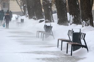 «Желтый» уровень погодной опасности объявили в столичном регионе из-за гололедицы