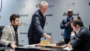 Сергей Собянин открыл шахматную партию между Непомнящим и Карлсеном за звание чемпиона мира