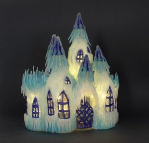 Ледяной замок Снежной Королевы из пластиковых бутылок