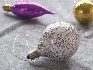 Ёлочные шары из старых лампочек: 20 оригинальных идей